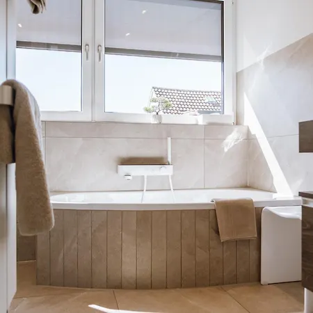 Visama, Moderne An Der Fulda-aue Apartment *