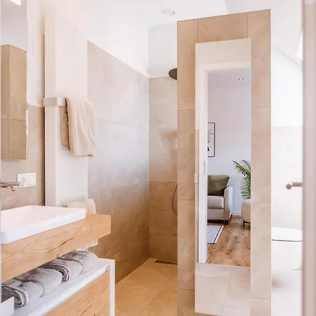 Visama, Moderne An Der Fulda-aue Apartment *