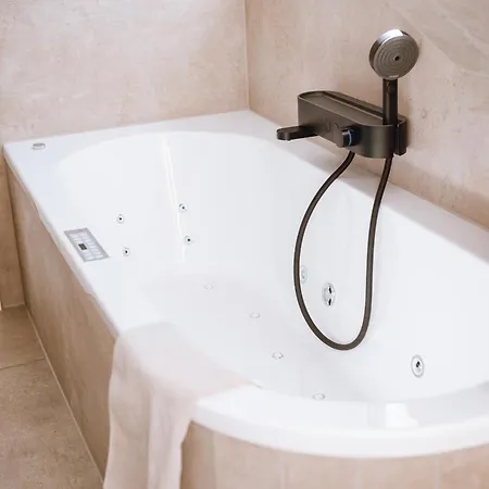 Visama, Moderne An Der Fulda-aue Apartamento *